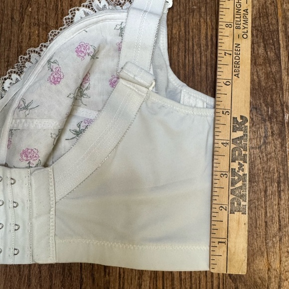 Vintage Romantic Lace Bra – Size 85B (equivalent to US 38B) - Picture 9 of 10